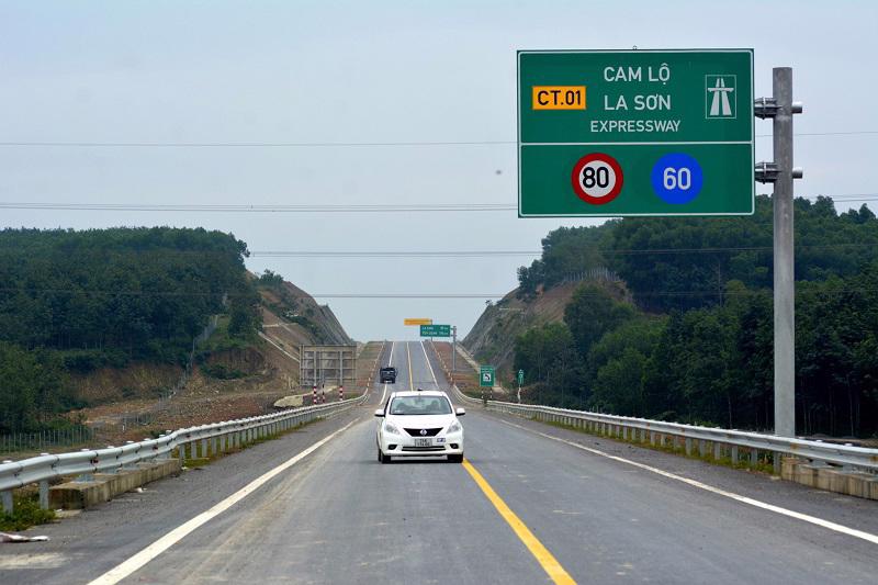 Cao tốc Cam Lộ - La Sơn cấm xe tải trọng lớn từ ngày 4 4