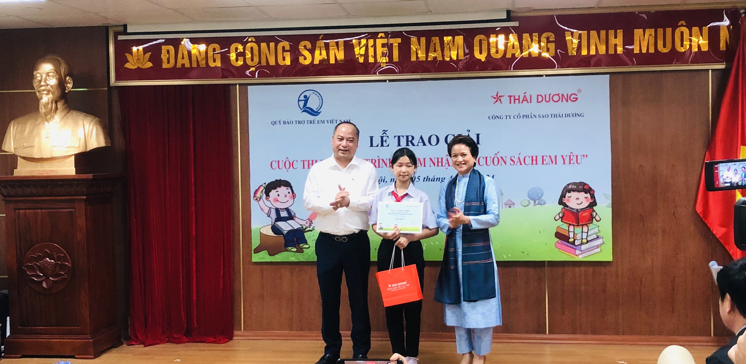 Trao giải cuộc thi thuyết trình “Cảm nhận về cuốn sách em yêu”