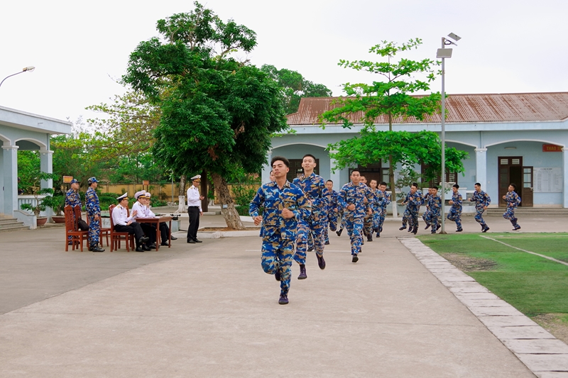 Kiểm tra công tác huấn luyện tại Lữ đoàn 147 hải quân
