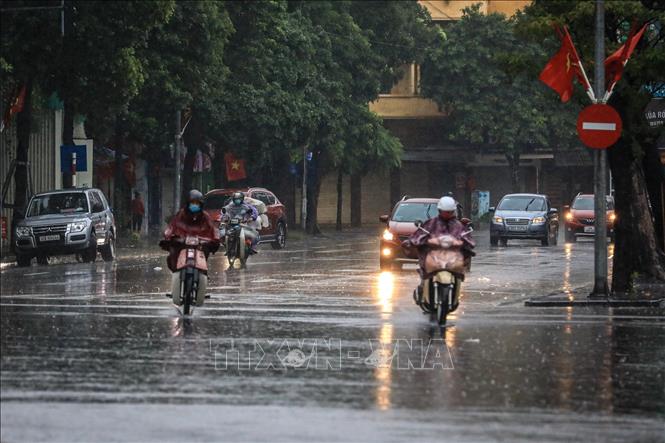Đề phòng mưa dông, lốc sét, gió giật mạnh tại nhiều khu vực trong đêm 6 4
