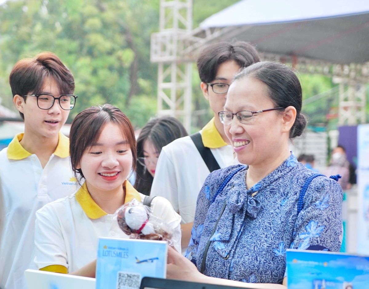 Vietnam Airlines ưu đãi hấp dẫn tại Hội chợ VITM Hà Nội 2024
