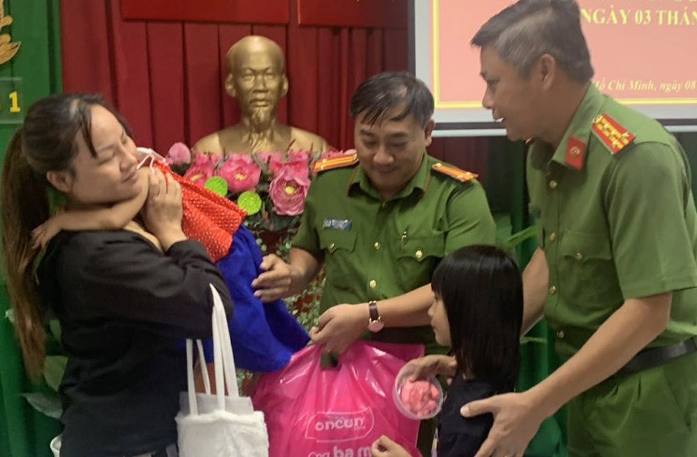 Giải cứu an toàn hai bé gái “mất tích” ở phố đi bộ Nguyễn Huệ