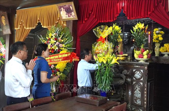 Dâng hương, hoa tưởng niệm 117 năm ngày sinh Tổng Bí thư Lê Duẩn