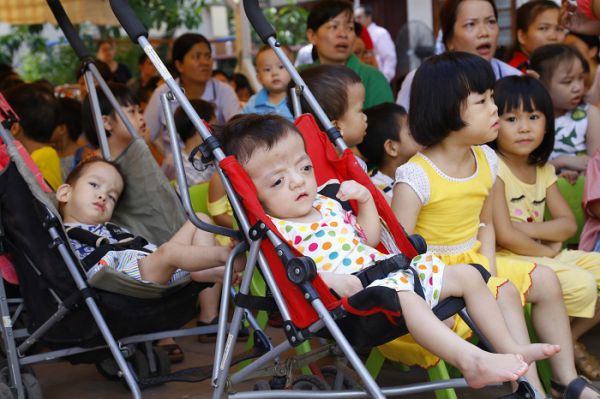 Chung tay chăm sóc trẻ em khuyết tật