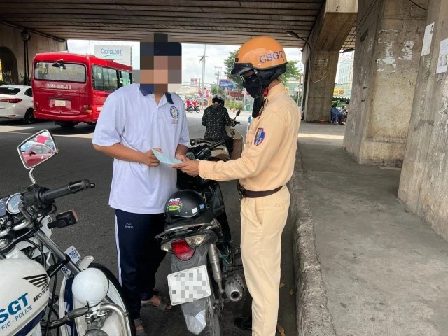 Lập danh sách học sinh, sinh viên vi phạm giao thông gửi về nhà trường
