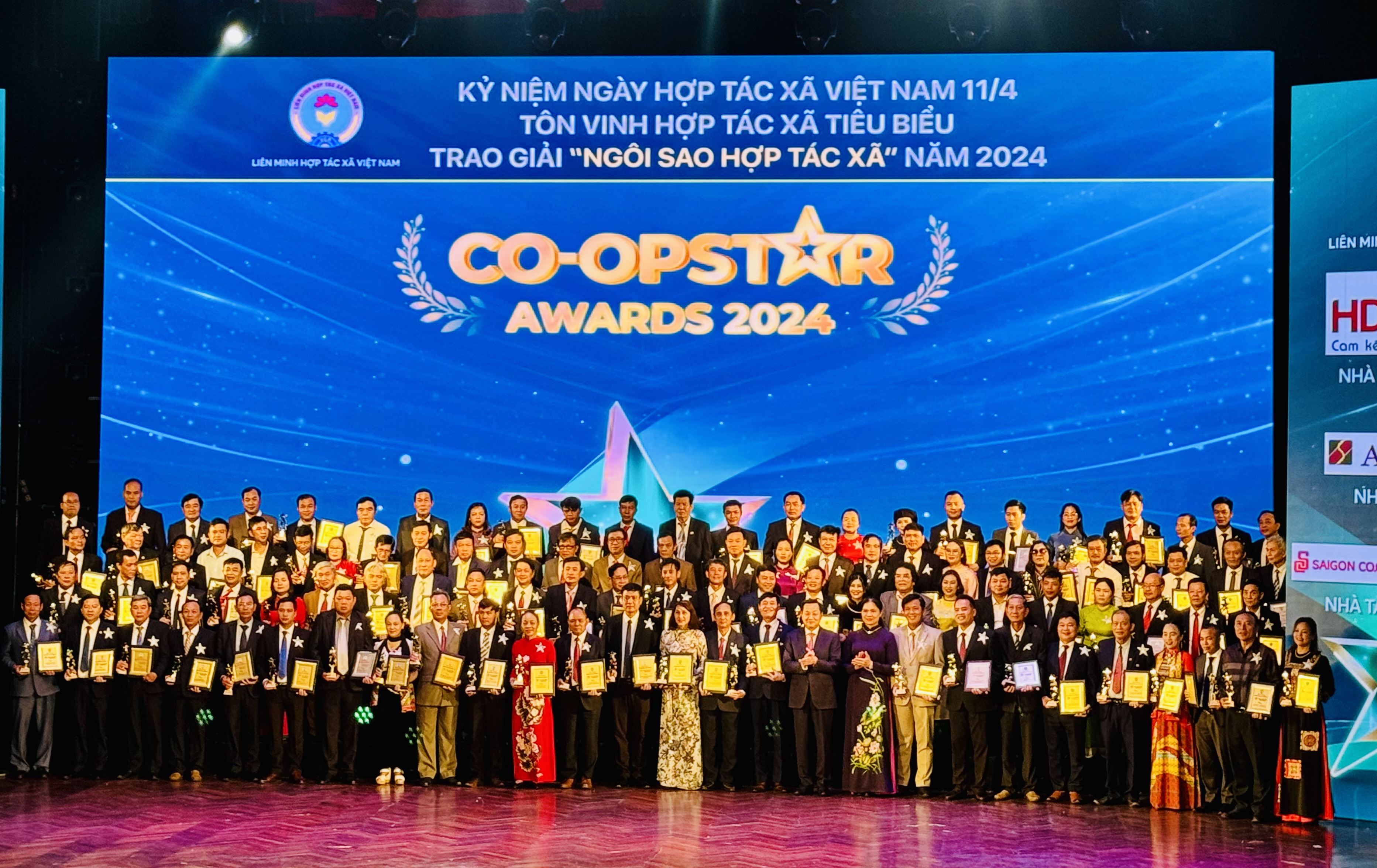 Tôn vinh 100 HTX tiêu biểu “Ngôi sao hợp tác xã 2024”