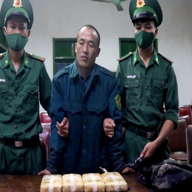 Bắt giữ đối tượng vận chuyển 24 000 viên ma tuý tổng hợp qua biên giới