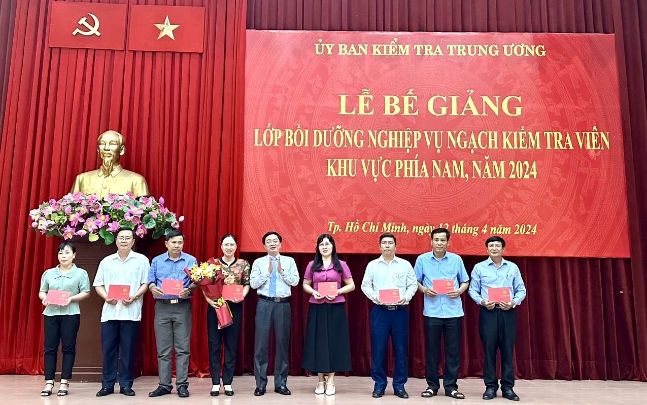 Bế giảng Lớp bồi dưỡng nghiệp vụ ngạch kiểm tra viên khu vực phía Nam