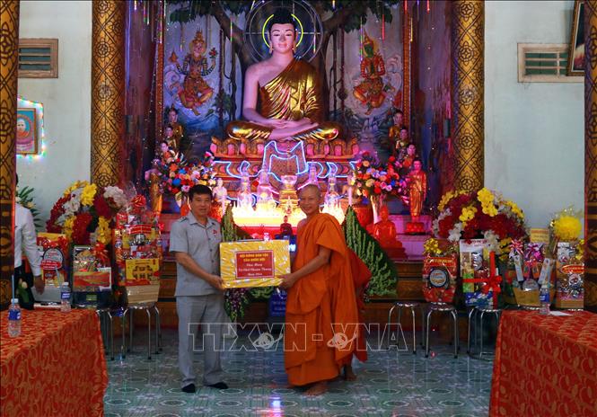 Đoàn công tác Hội đồng Dân tộc của Quốc hội chúc Tết Chôl Chnăm Thmây tại Vĩnh Long