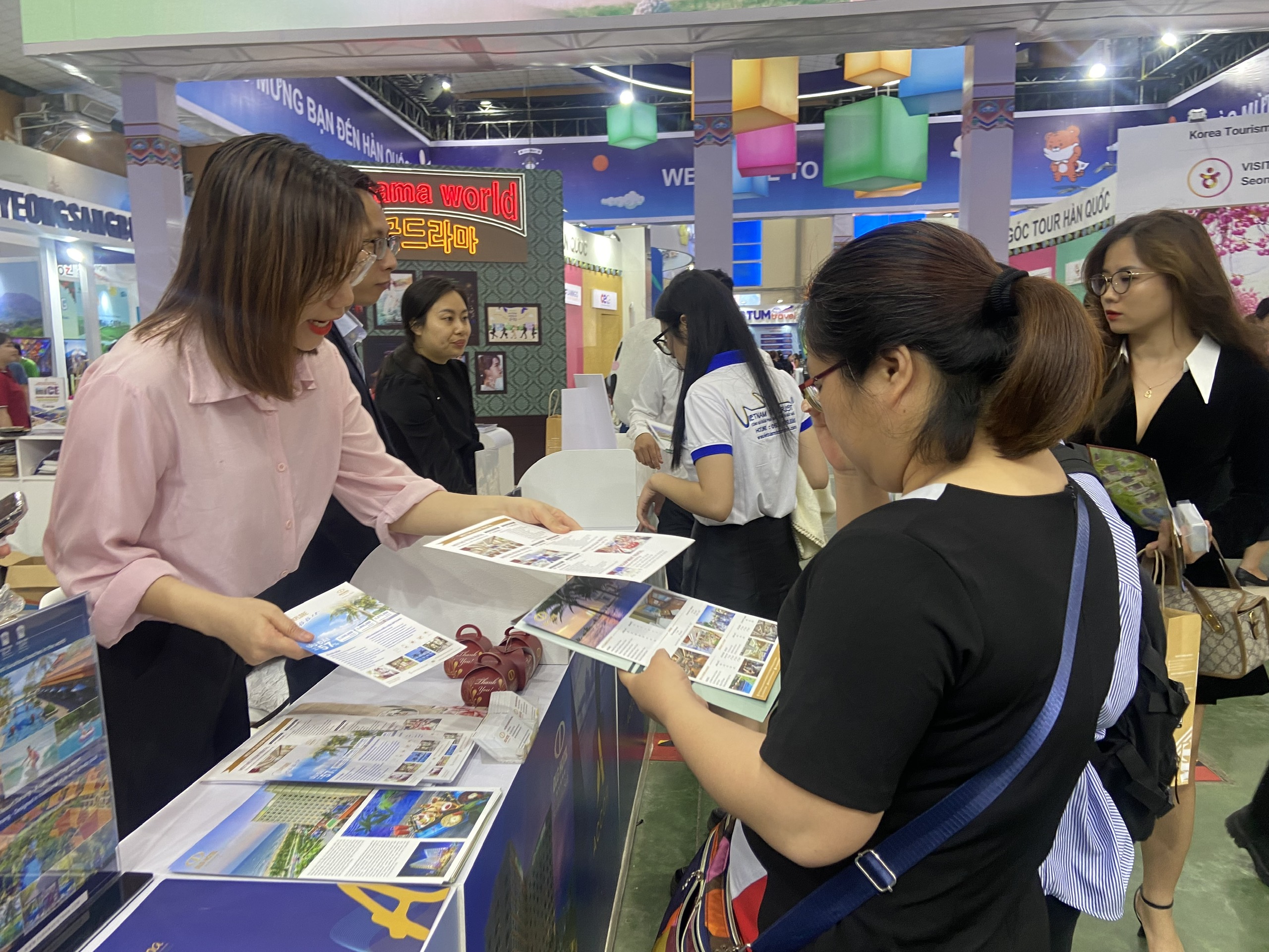 Gần 80 nghìn khách đến tham quan, mua sắm tại VITM Hà Nội 2024