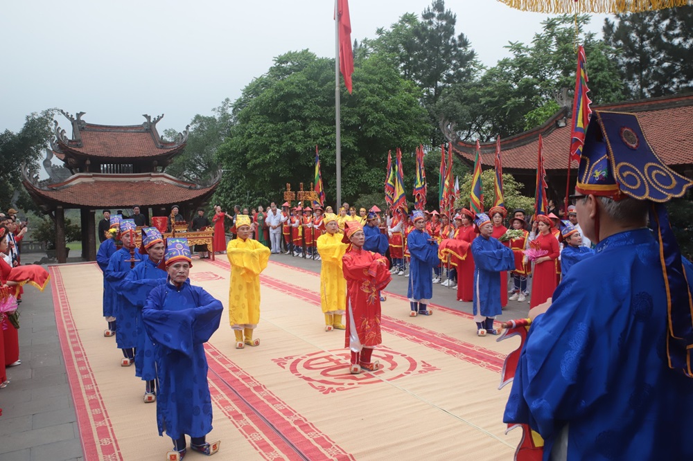 Trang nghiêm Lễ giỗ Đức Quốc Tổ Lạc Long Quân và dâng hương tưởng niệm Tổ Mẫu Âu Cơ