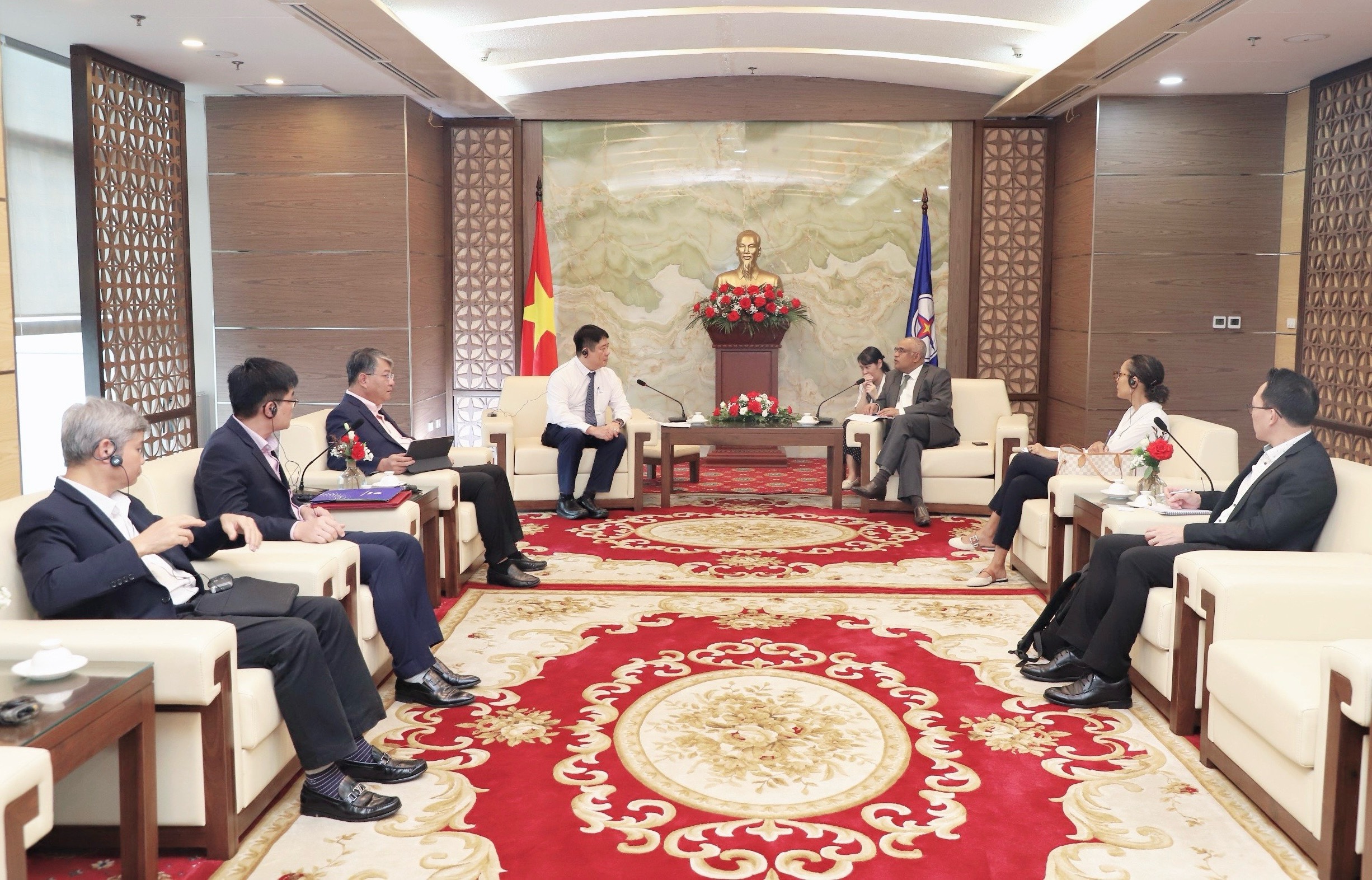 Tổng Giám đốc EVN làm việc với lãnh đạo Ngân hàng Phát triển Châu Á