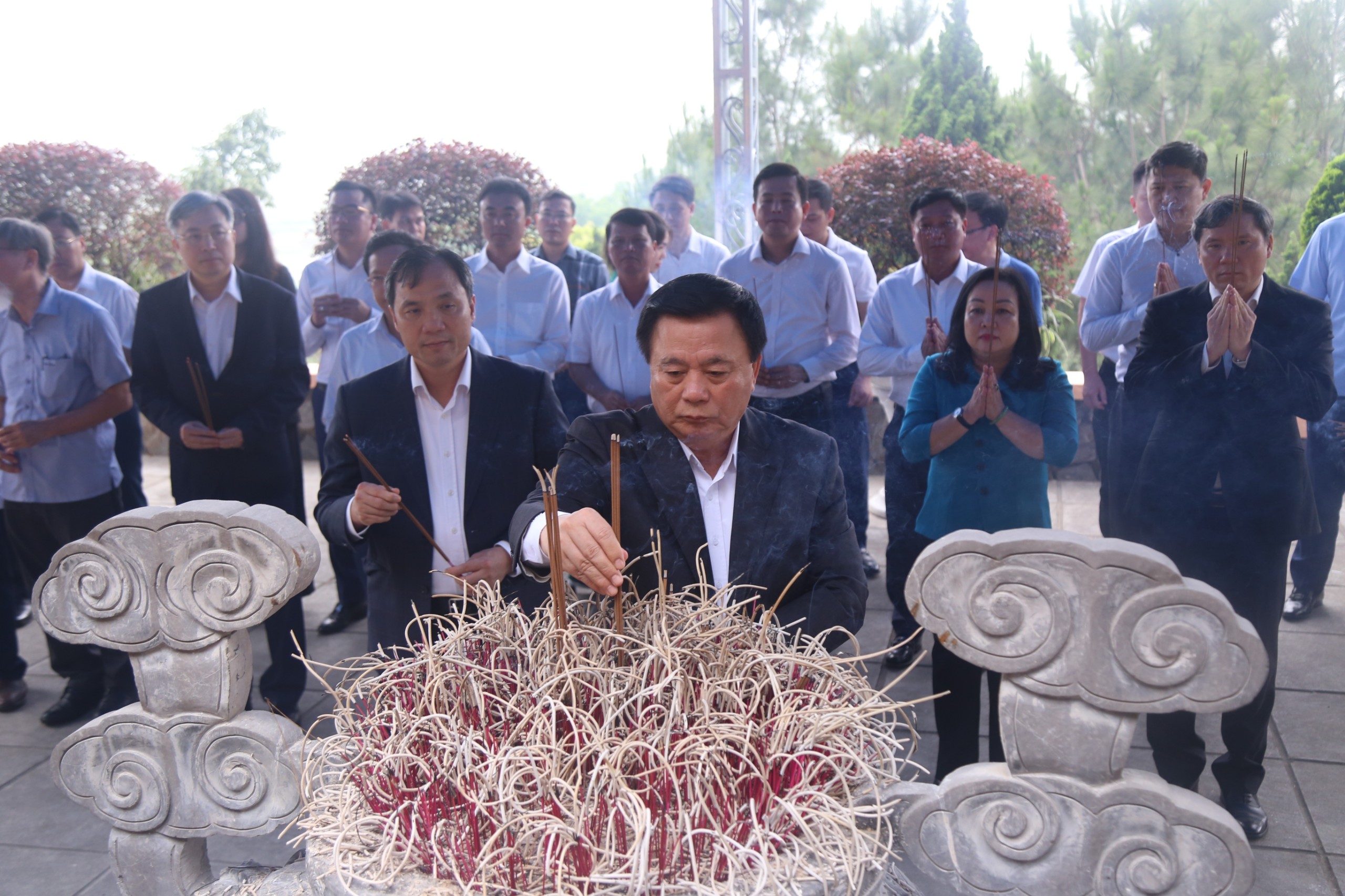 Dâng hương tưởng niệm cố Tổng Bí thư Trần Phú