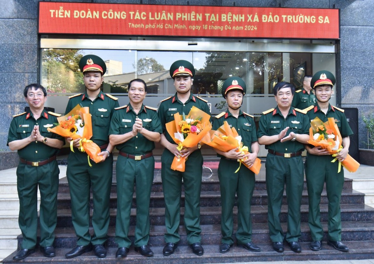 Bệnh viện Quân y 175 cử y, bác sĩ thực hiện nhiệm vụ tại huyện đảo Trường Sa