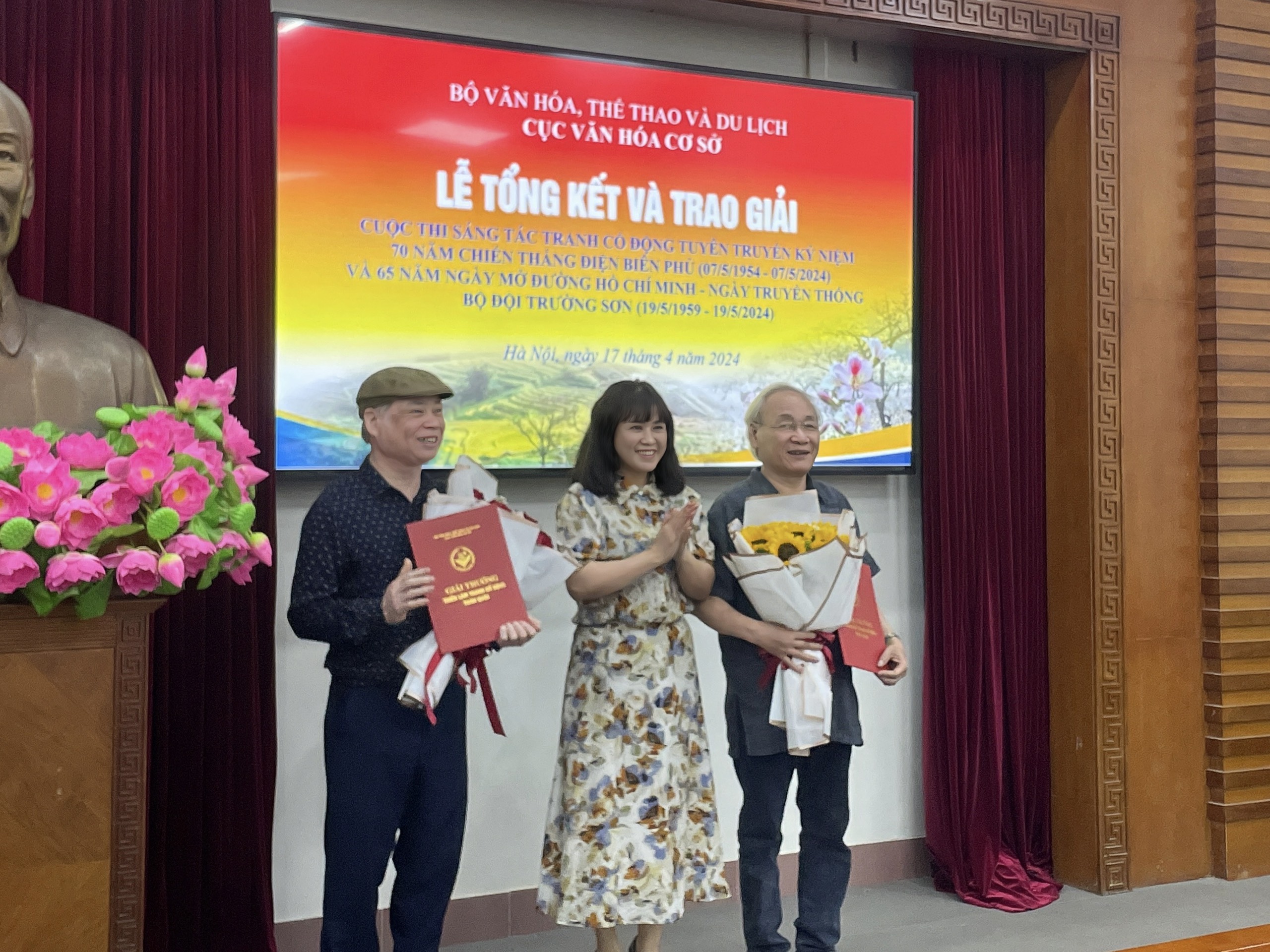 33 tác phẩm đoạt giải cuộc thi tranh cổ động về Chiến thắng Điện Biên Phủ