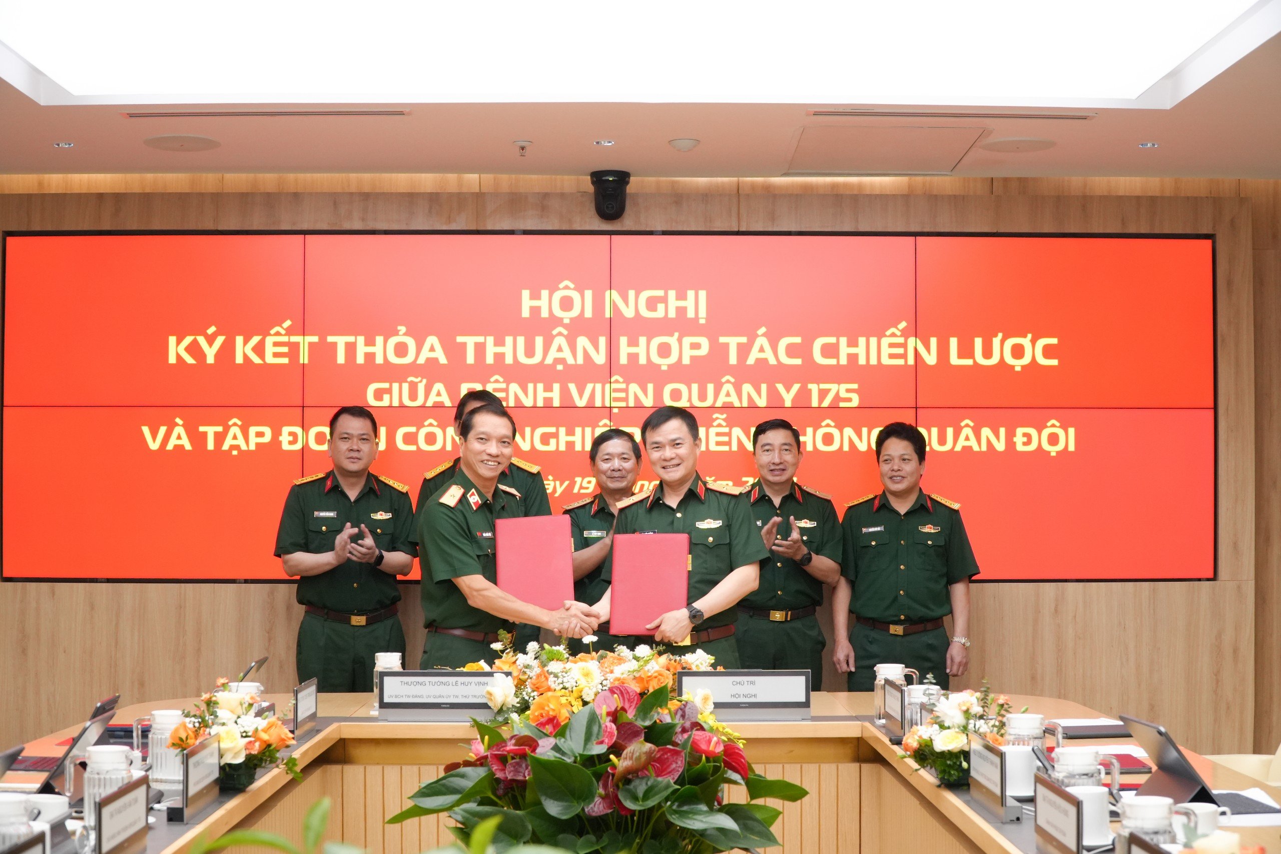 Hợp tác nhằm đẩy mạnh chuyển đổi số y tế và phát triển hệ sinh thái bệnh viện thông minh