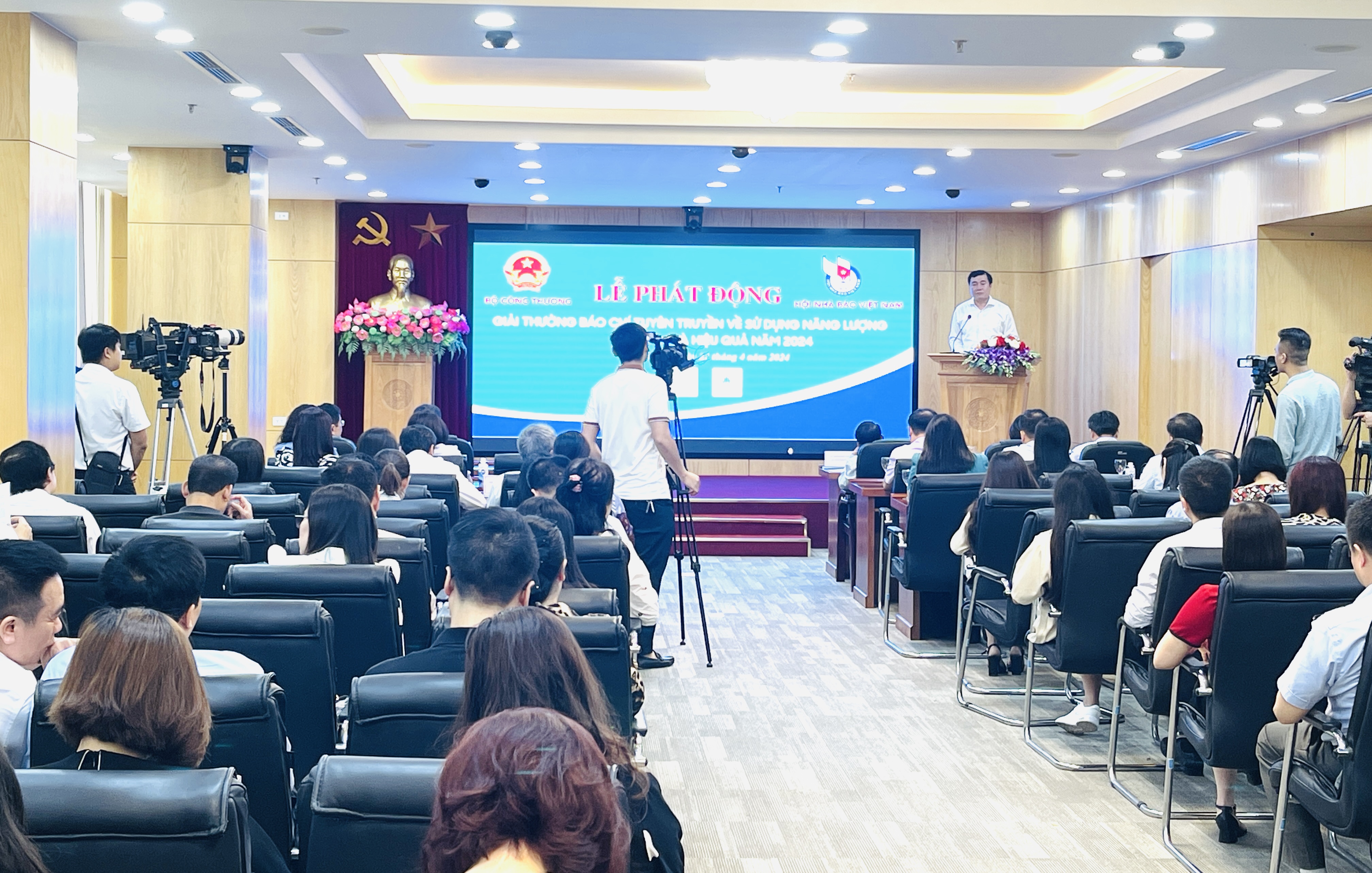 Phát động Giải thưởng báo chí tuyên truyền về sử dụng năng lượng tiết kiệm và hiệu quả năm 2024