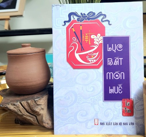 “Lục bát món Huế” - Một cuốn sách ẩm thực độc đáo