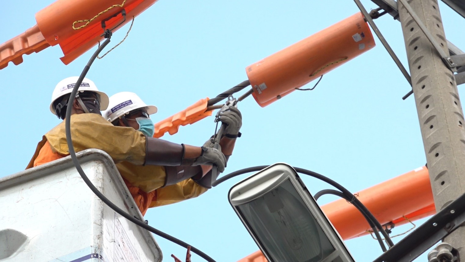 Nỗ lực đảm bảo nguồn điện an toàn, ổn định những ngày nắng nóng