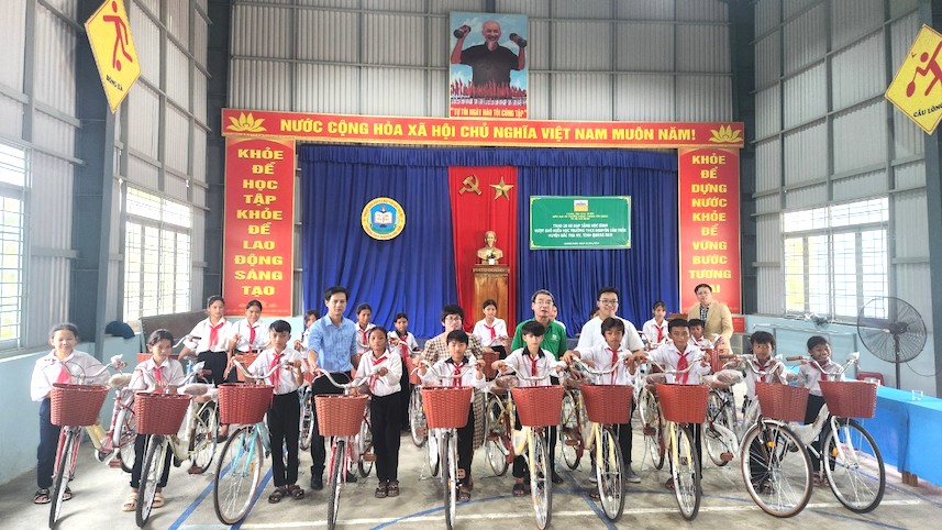 Động lực giúp học sinh đồng bào dân tộc thiểu số Bắc Trà My tiếp tục đến trường