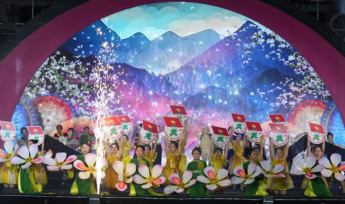 Trao thưởng cho các “Chiến sĩ nhỏ Điện Biên”