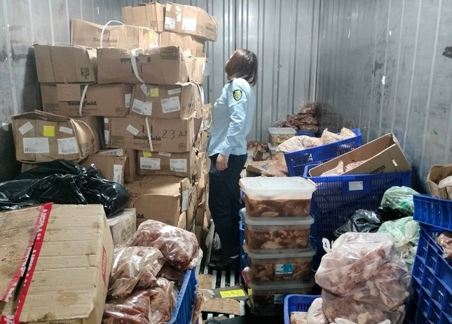 Xử nghiêm tội phạm buôn bán “thực phẩm bẩn” để giữ sức khỏe người dân