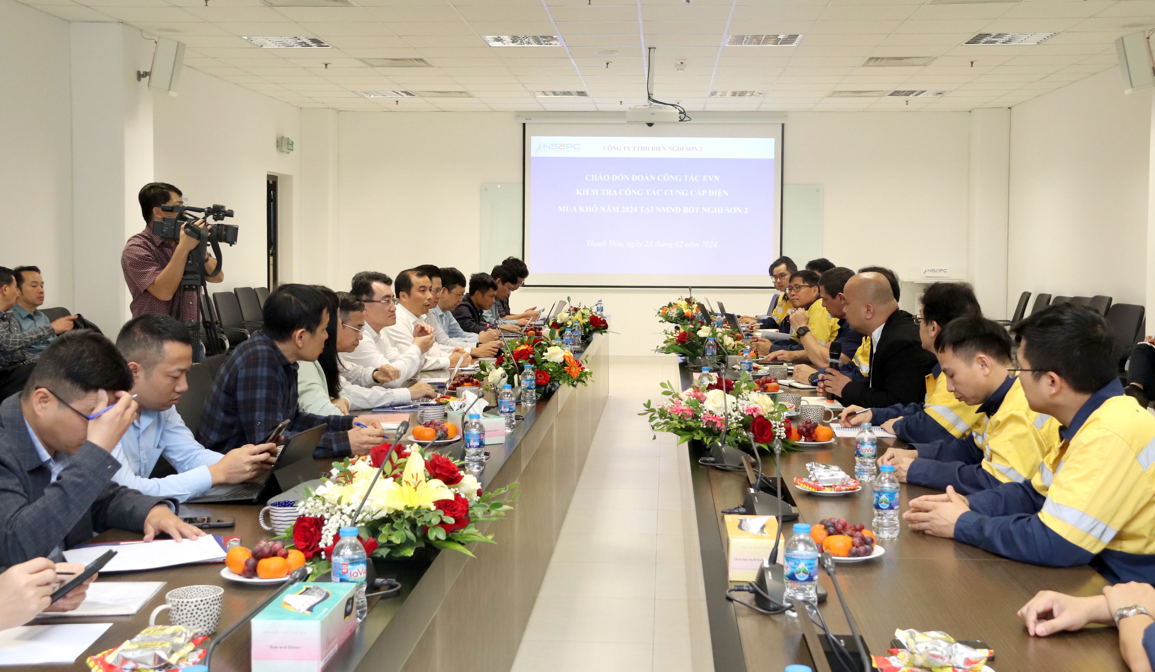 Đoàn công tác của EVN làm việc với Công ty TNHH Điện Nghi Sơn 2