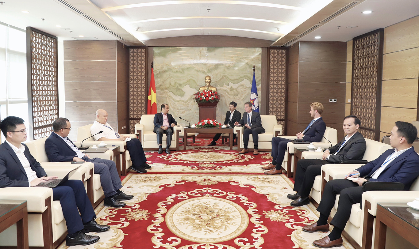 Phó Tổng giám đốc EVN Ngô Sơn Hải làm việc với lãnh đạo MR
