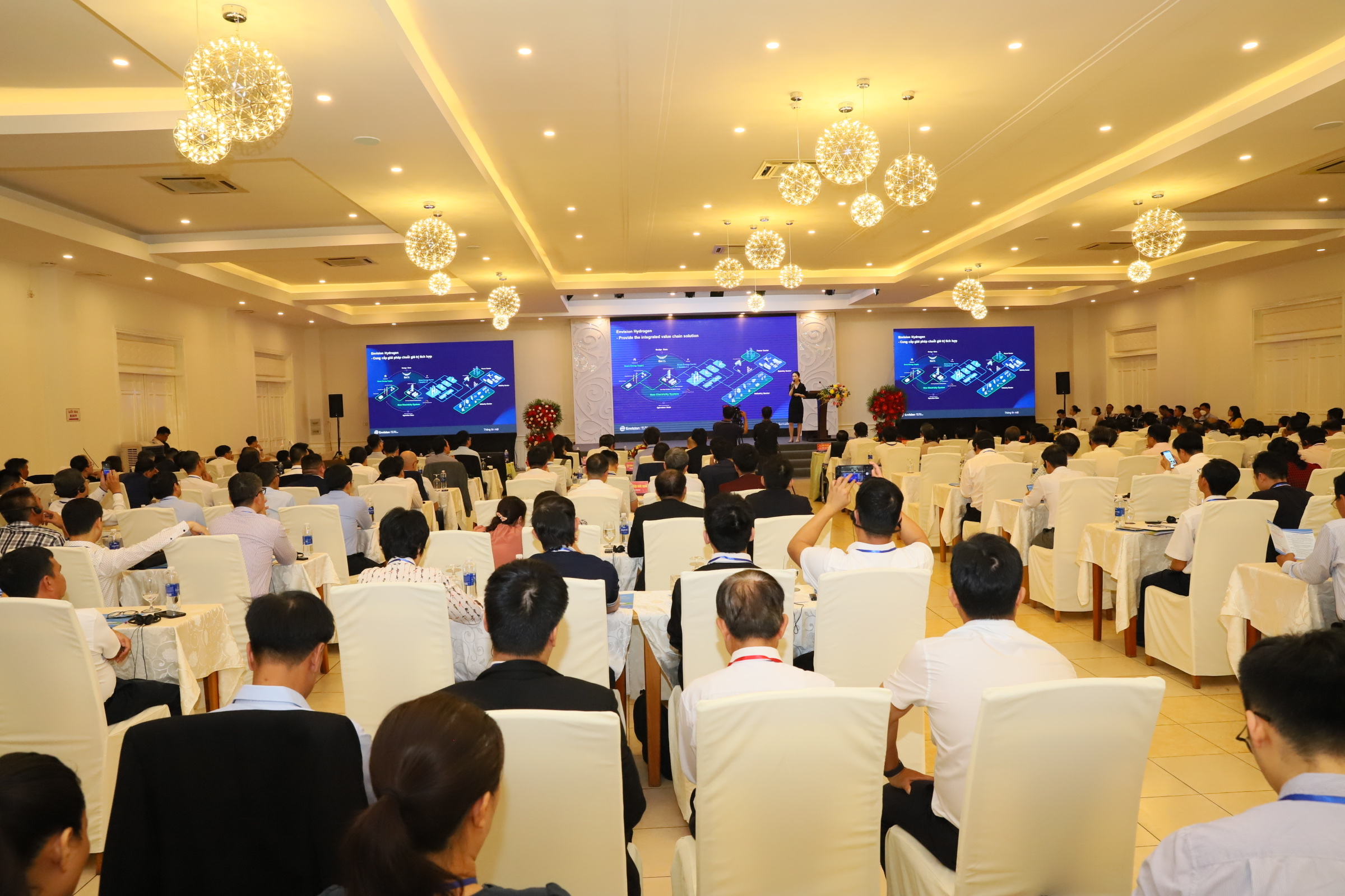 Xây dựng Ninh Thuận thành trung tâm năng lượng tái tạo