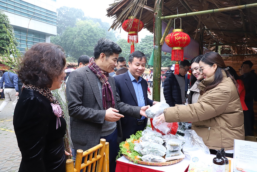 EVN tổ chức hội chợ từ thiện Xuân yêu thương 2024