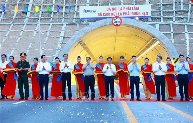 Chính thức phát lệnh khai thác cao tốc Cam Lâm - Vĩnh Hảo và Diễn Châu - Bãi Vọt