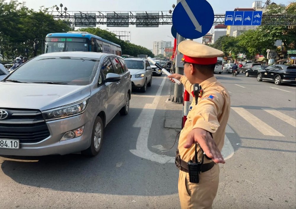 Gần 3 000 người bị tước giấy phép lái xe trong ngày 29 4