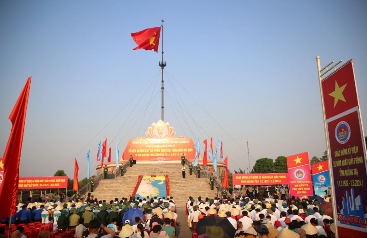 Lễ Thượng cờ “Thống nhất non sông” Thiêng liêng, trang trọng, ý nghĩa
