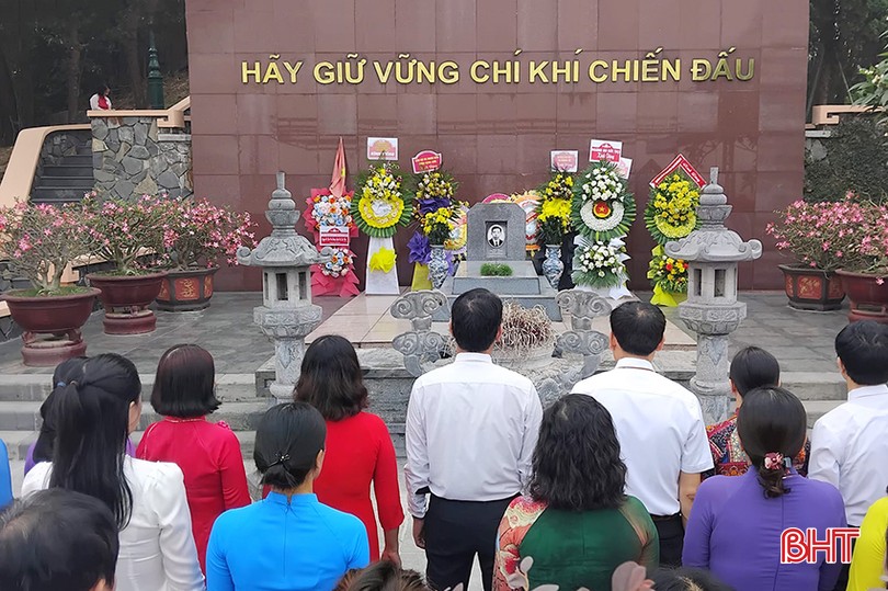 Đông đảo người dân dâng hương tri ân Tổng Bí thư Trần Phú