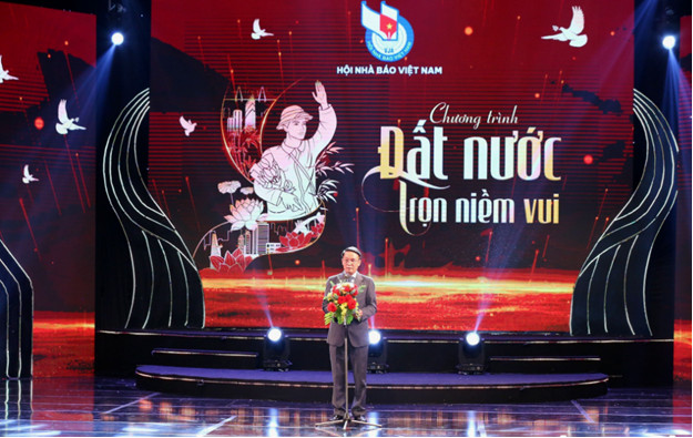 Bản giao hưởng khẳng định sức mạnh dân tộc