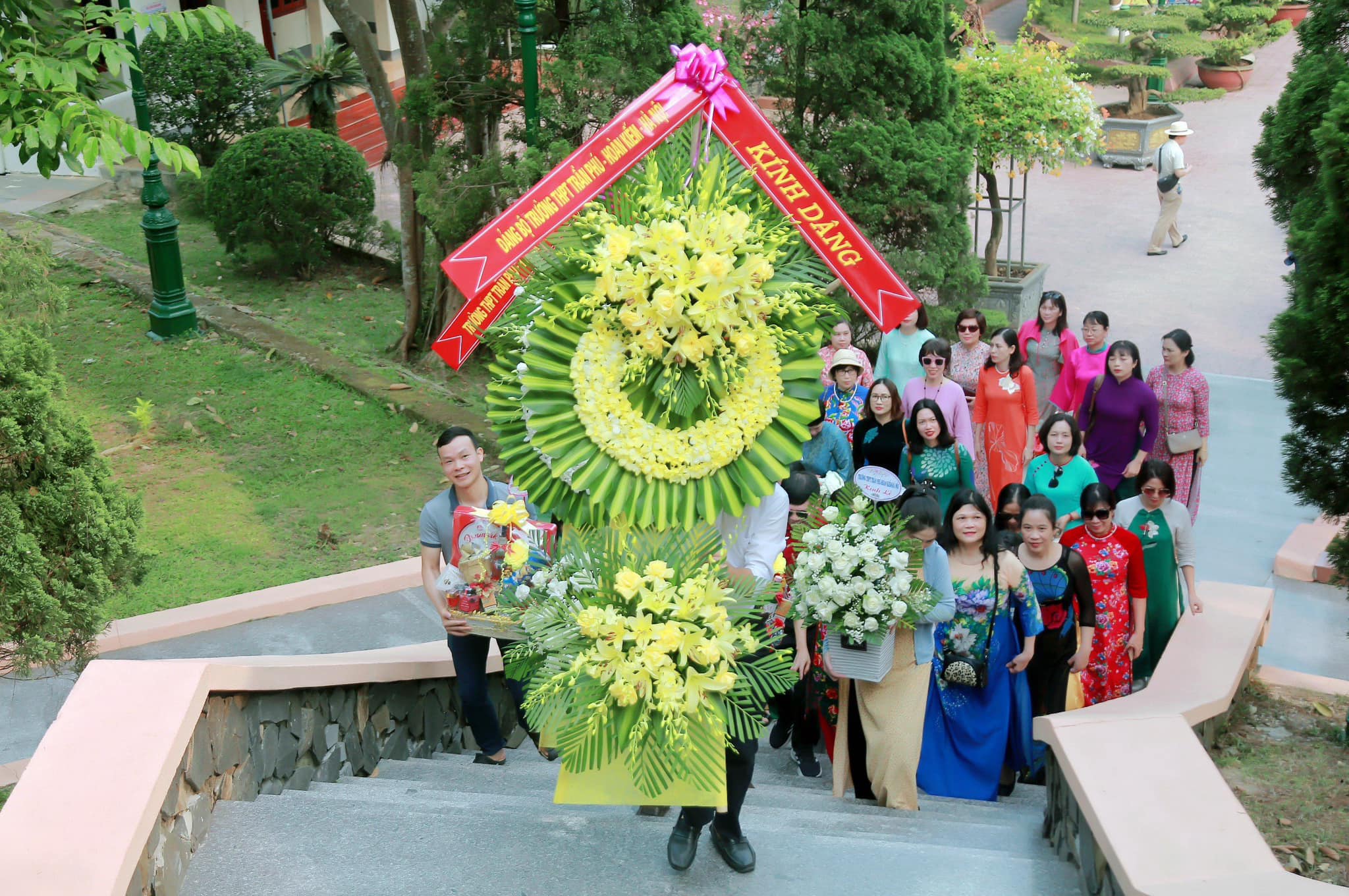 Trường THPT Trần Phú - Hoàn Kiếm dâng hương tưởng niệm Tổng Bí thư Trần Phú