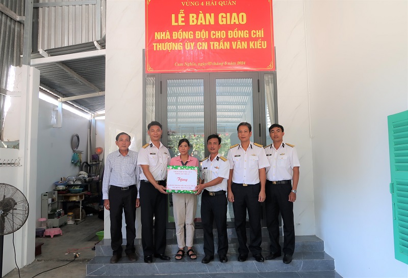Bộ Tư lệnh Vùng 4 Hải quân phối hợp bàn giao “Nhà đồng đội”
