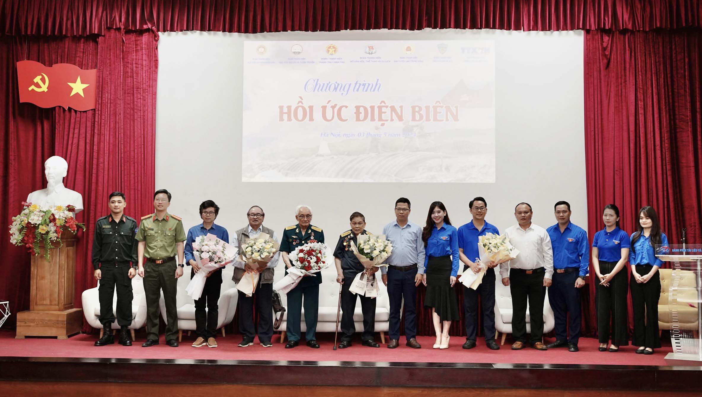 Xúc động thời khắc lịch sử hào hùng qua “Hồi ức Điện Biên”