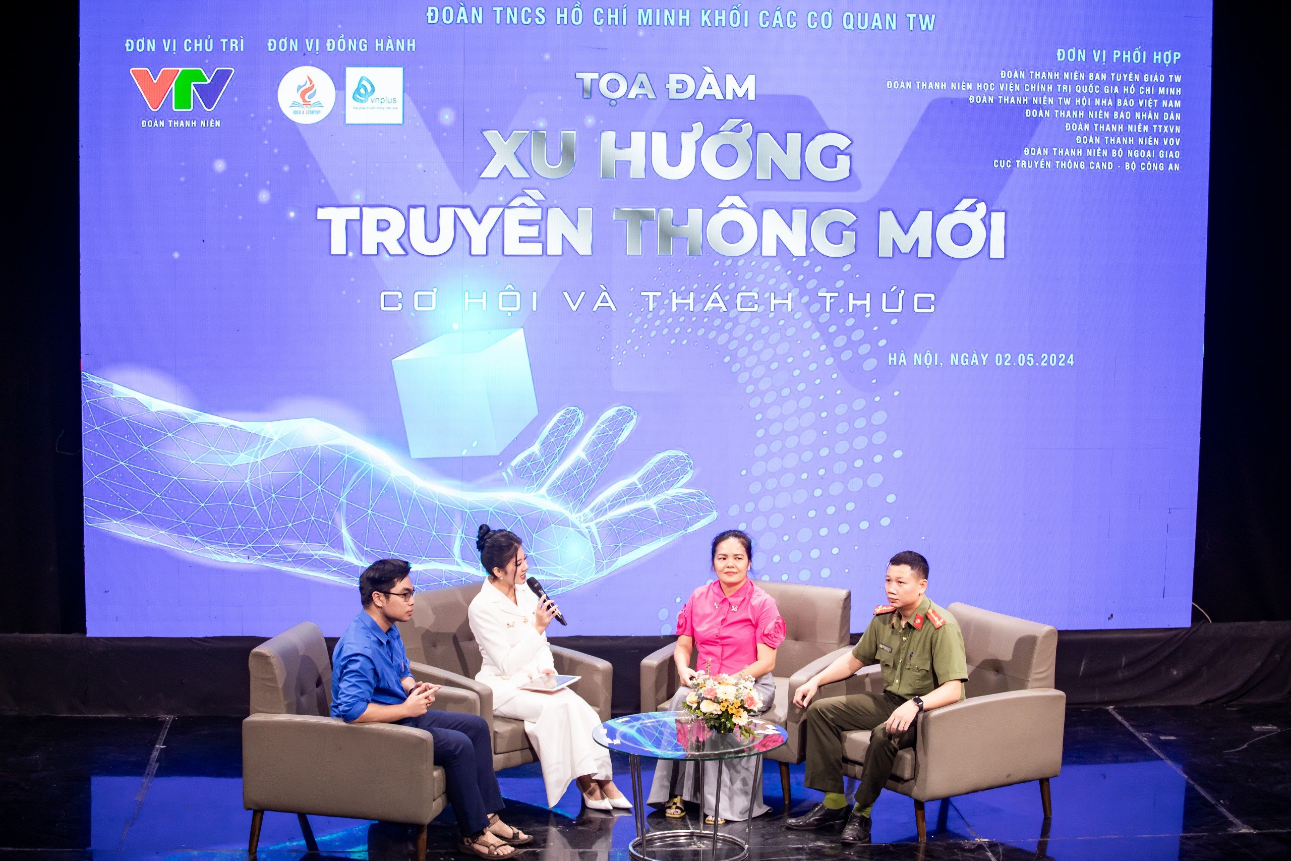 Biến thách thức của xu hướng truyền thông mới thành cơ hội phát triển