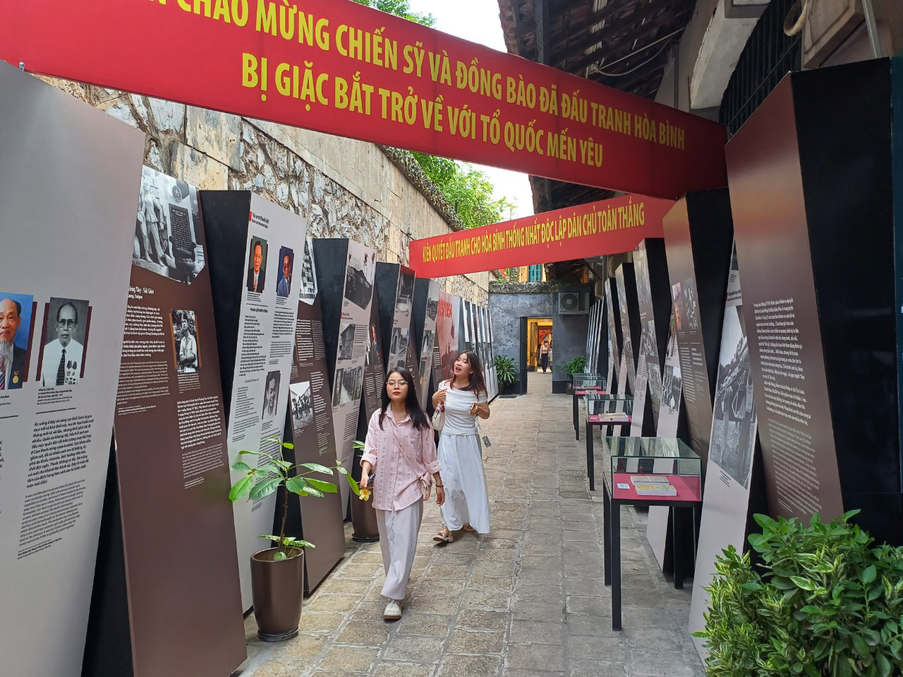 Trưng bày Chuyên đề “Khoảng trời mới”