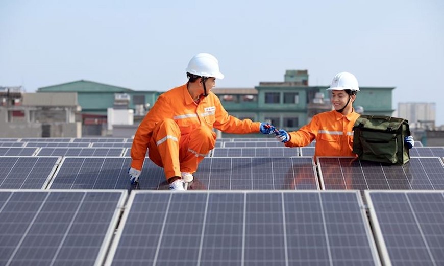 Vì sao cần thận trọng khi phát triển điện mặt trời mái nhà