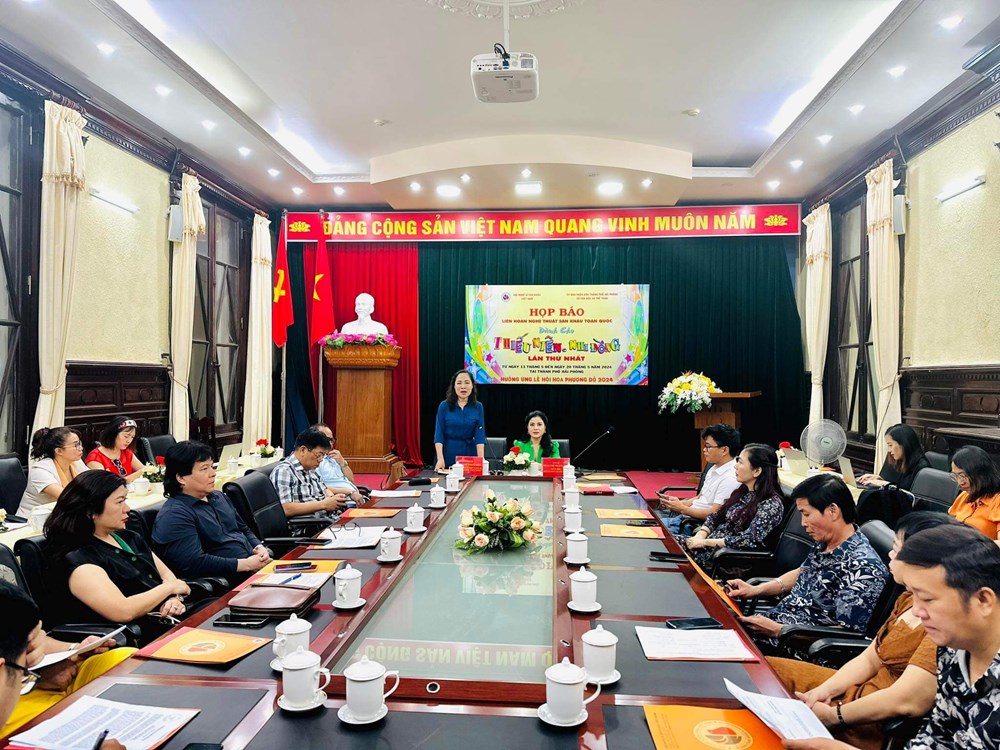 Lần đầu tiên tổ chức liên hoan sân khấu dành cho thiếu niên, nhi đồng