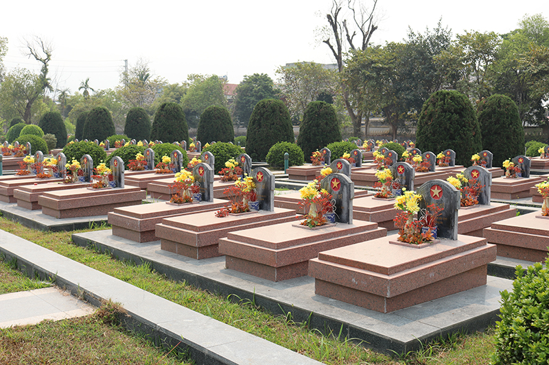 Nghĩa trang A1 - Trắng hàng bia những ngôi sao không nói…