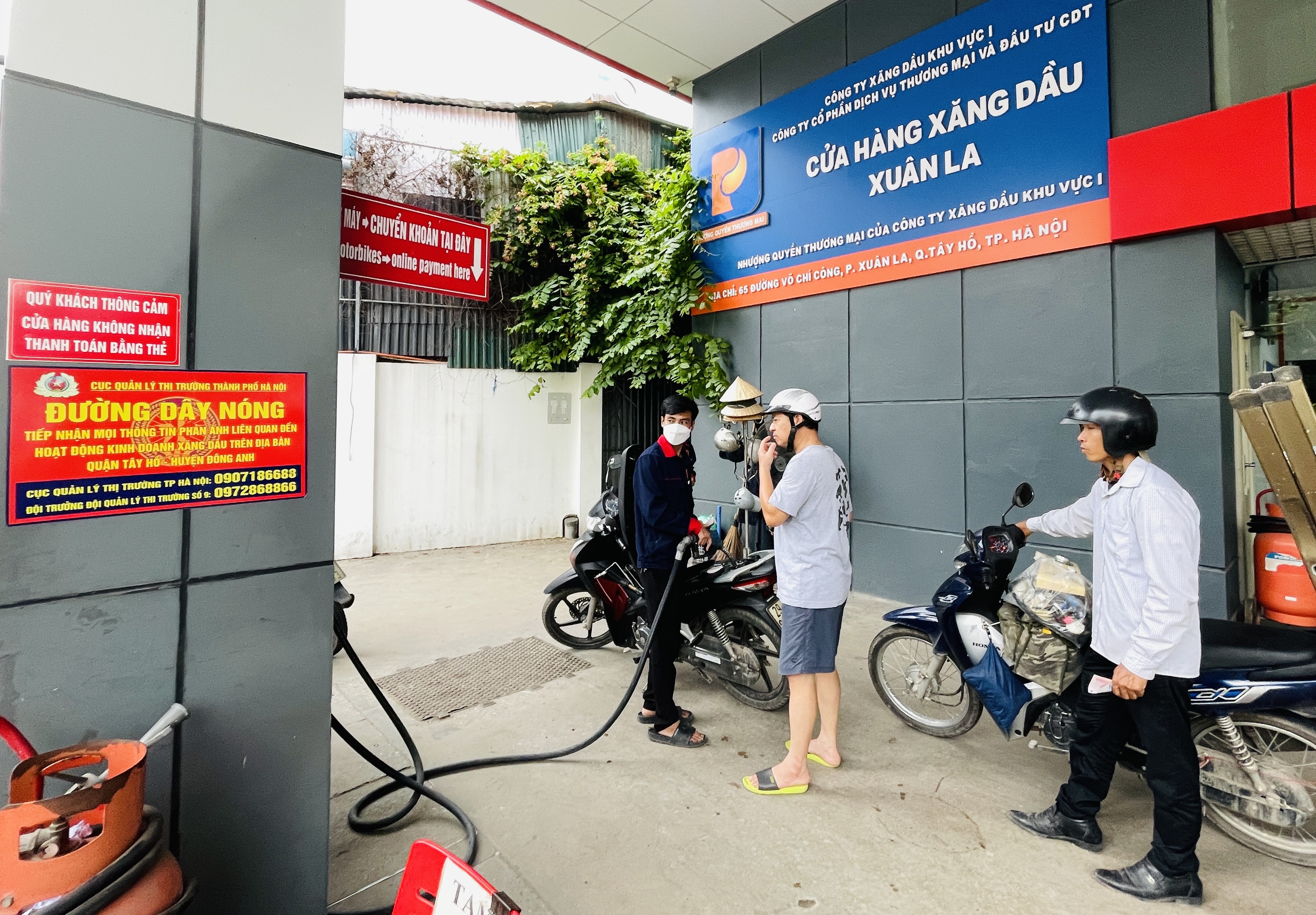 Giá xăng RON95 giảm hơn 1 400 đồng lít