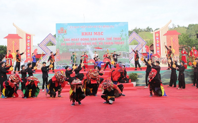 Đặc sắc văn hóa tại lễ hội Háng Pò