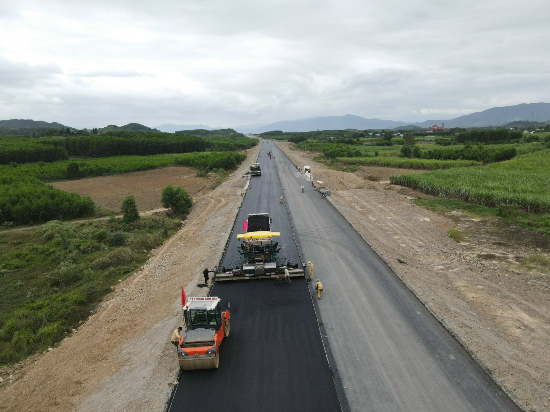 Các dự án thành phần đường bộ cao tốc Bắc - Nam phía Đông Tập trung xử lý dứt điểm công tác giải phóng mặt bằng