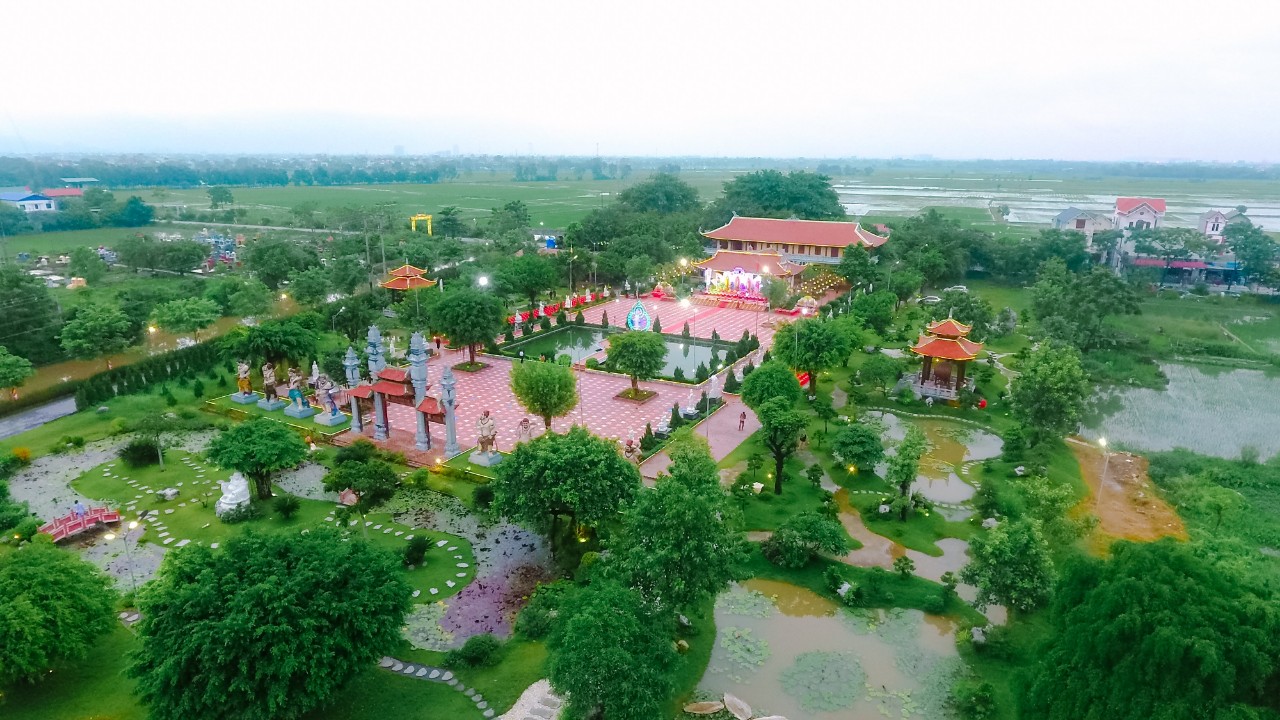MÁI CHÙA CONG VÚT MANG HỌA TIẾT CHẠM KHẮC TINH XẢO CỔ ĐIỂN