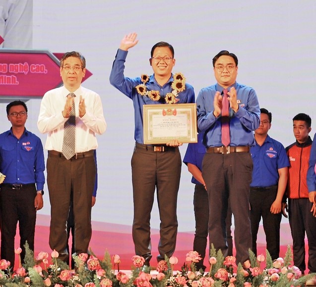 TP Hồ Chí Minh Tuyên dương thanh niên tiên tiến làm theo lời Bác