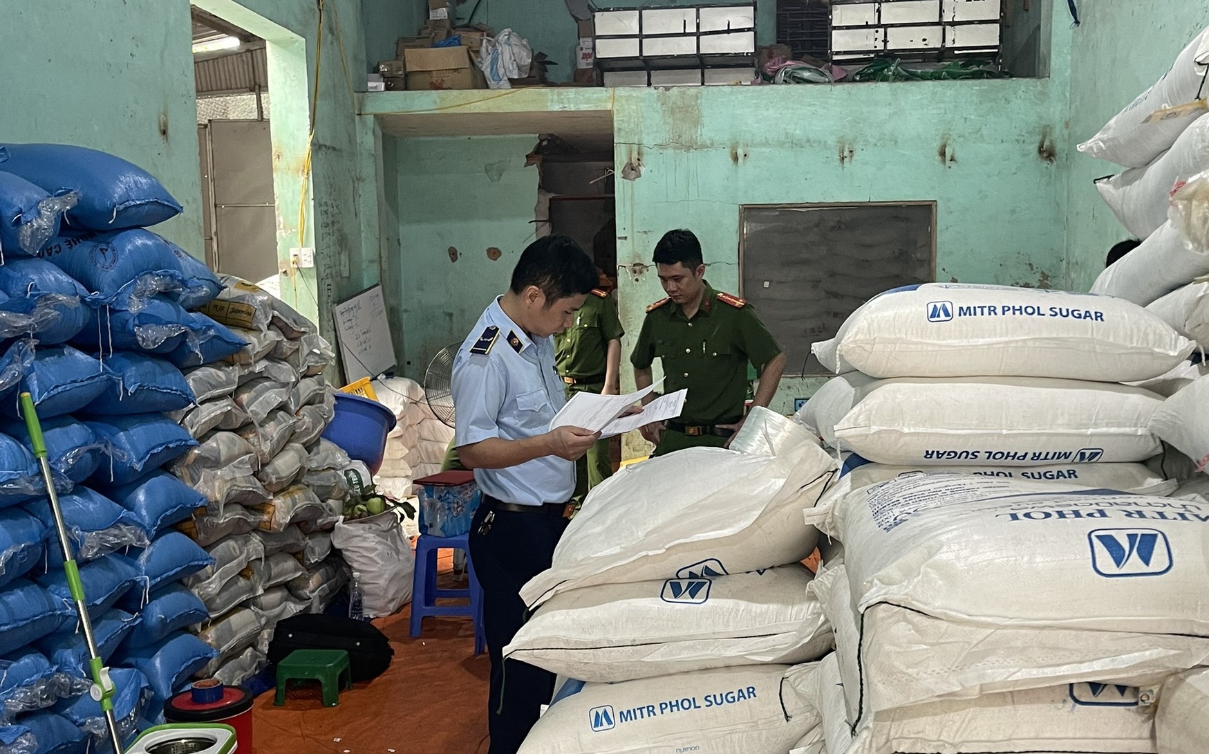 Vĩnh Phúc Tạm giữ 2,4 tấn đường tinh luyện nhập lậu