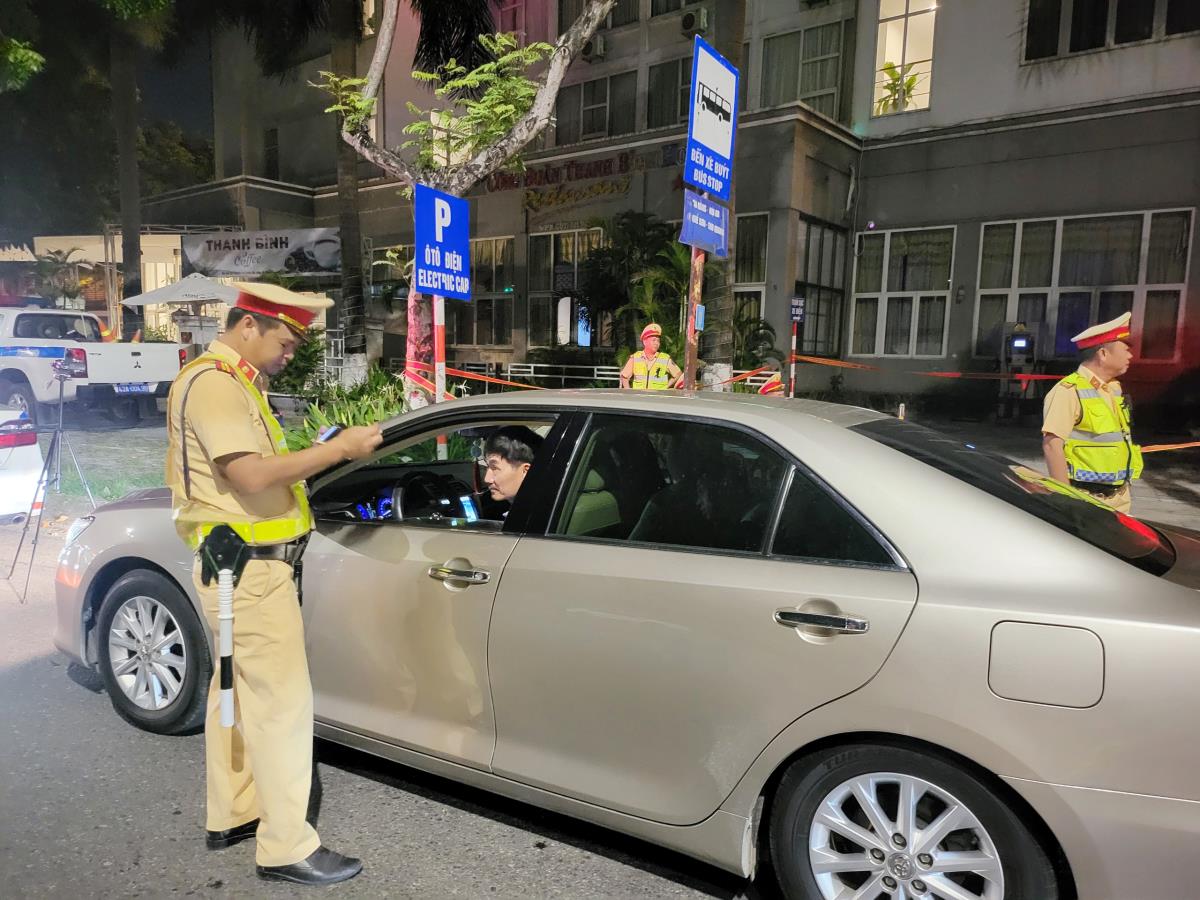 Lái xe hộ vi phạm nồng độ cồn, có bị tạm giữ phương tiện